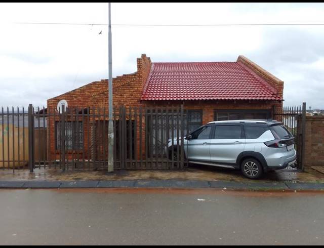 3 BEDROOM HOUSE FOR SALE IN NALEDI
